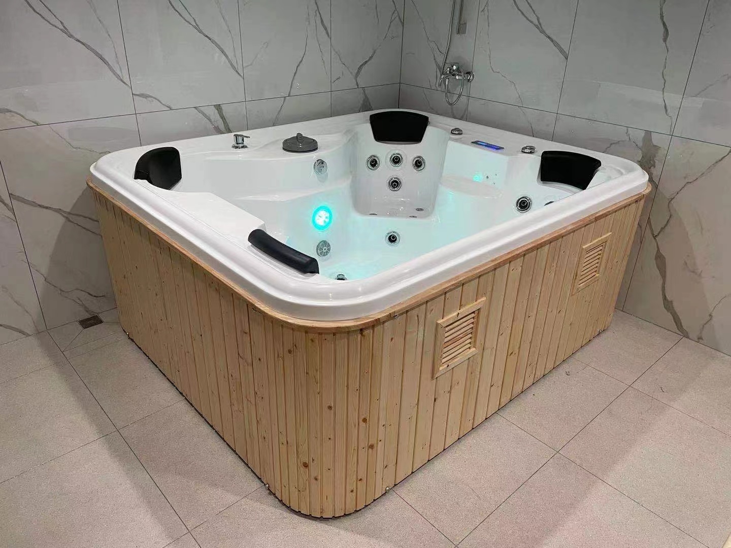 AoWo Hot Tub